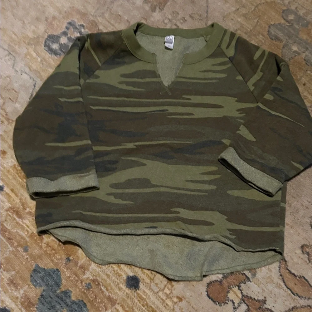 Women's Camouflage Sweatshirt Size Extra Small